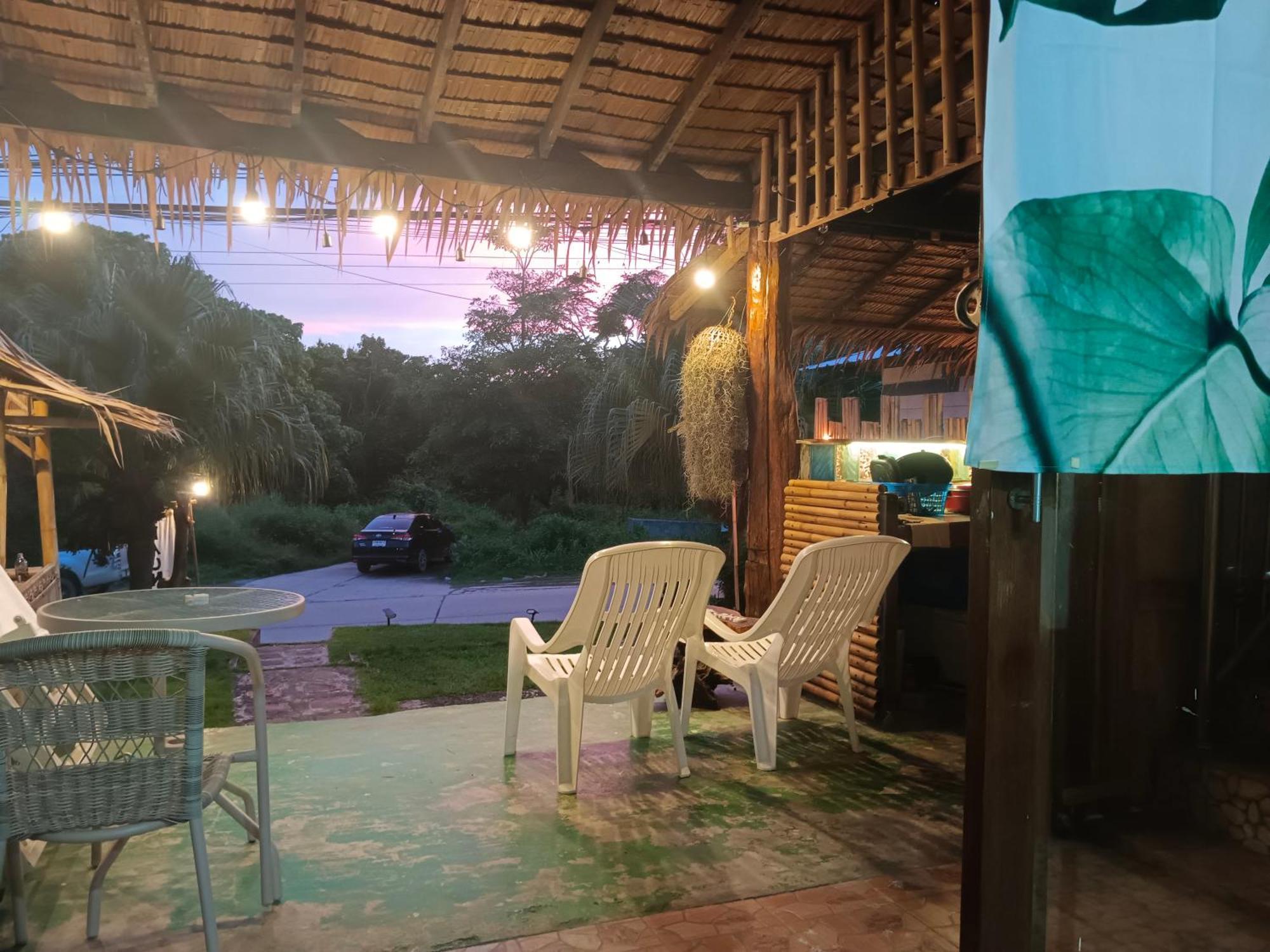 Tiki Bar-Kantiang Guesthouse Ko Lanta Esterno foto